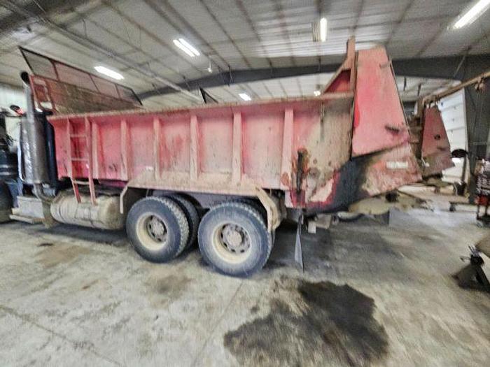 Used 1995 Peterbilt 379 Manure Spreader