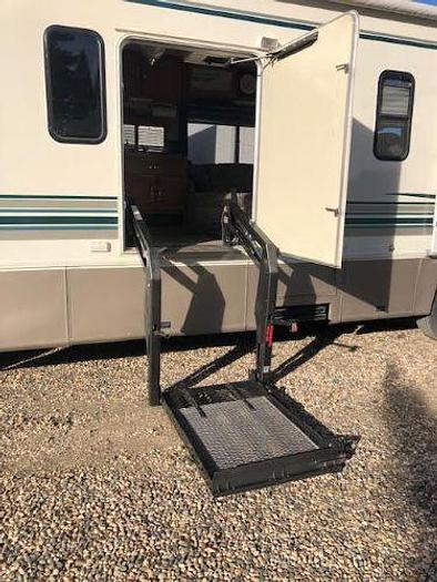 Used 1998 Four Winds Windsport 33B