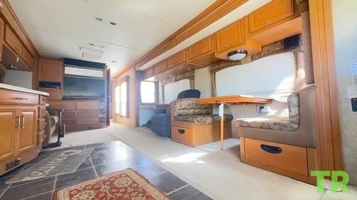 Used 2008 Fleetwood Discovery 40X with 3 slides