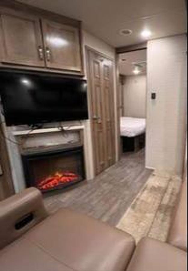 Used 2018 Jayco Seneca 37K