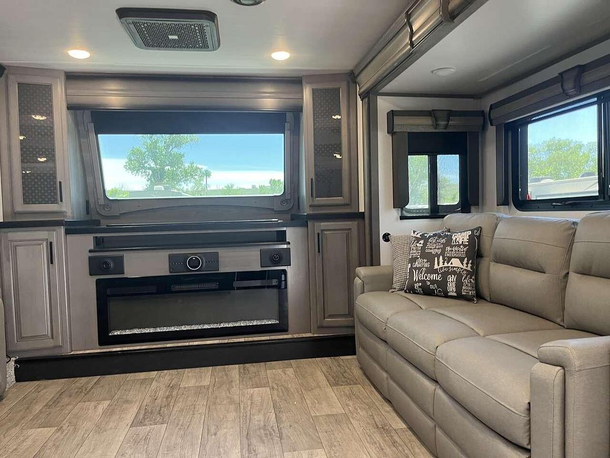 Used 2022 Keystone Montana 3761FL