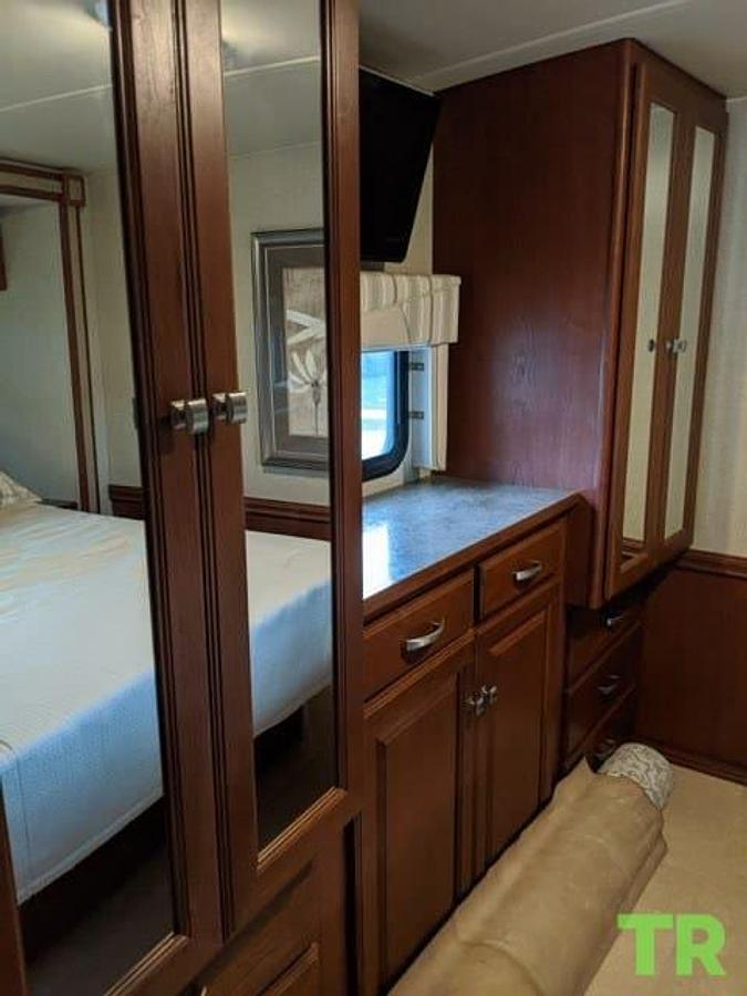 Used 2015 Winnebago Itasca Sunstar 30T