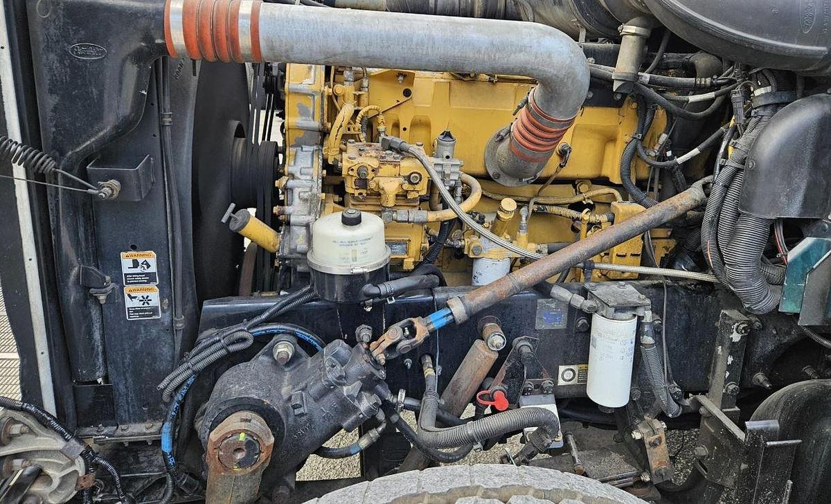 Used 2003 Peterbilt 357 Crane