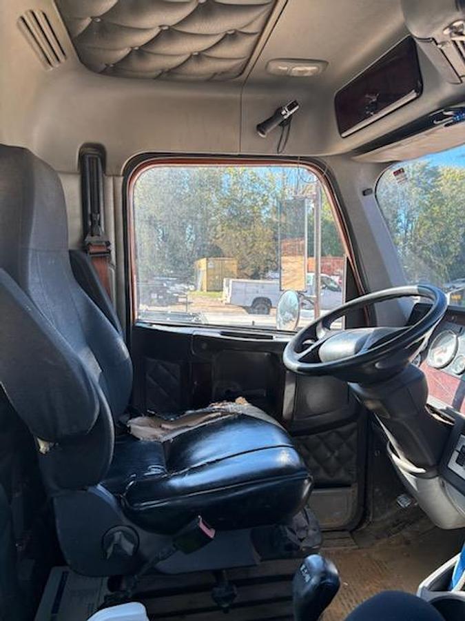 Used 2015 Freightliner 122SD