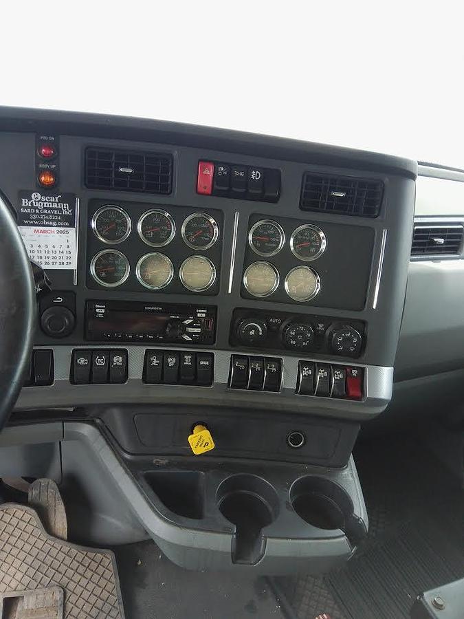 Used 2021 Kenworth T880