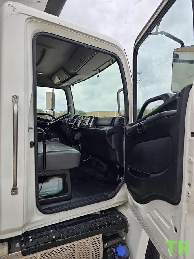 Used 2019 Hino 338 Refrigerated Box Truck • 26' Reefer • Carrier Refrigeration