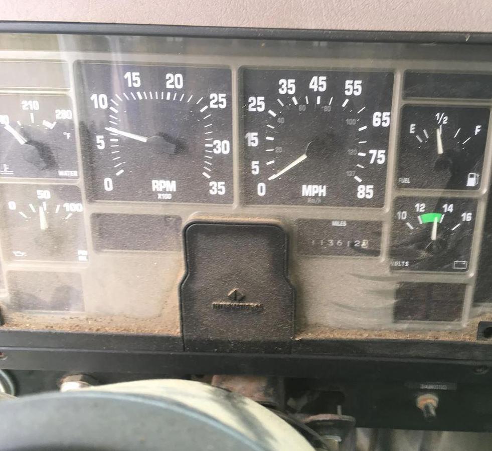 Used 1999 INTERNATIONAL 4900 Grain Truck