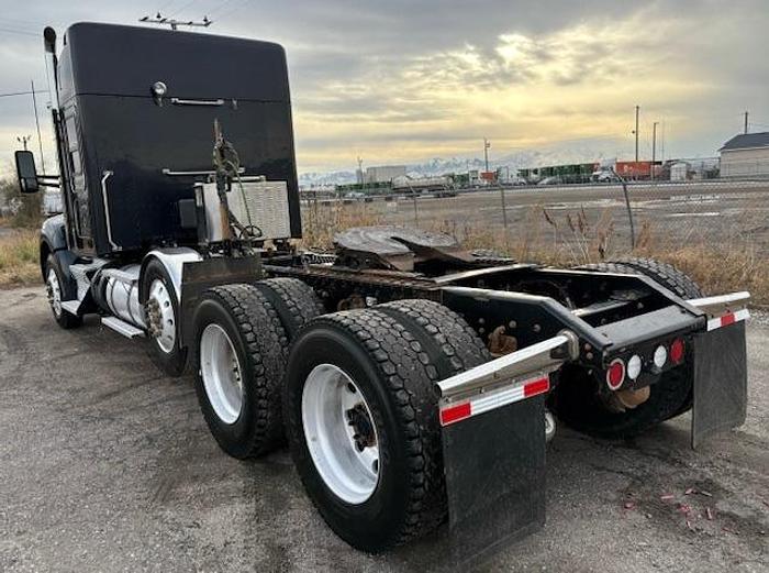 Used 2021 Kenworth T880 Sleeper Semi Truck