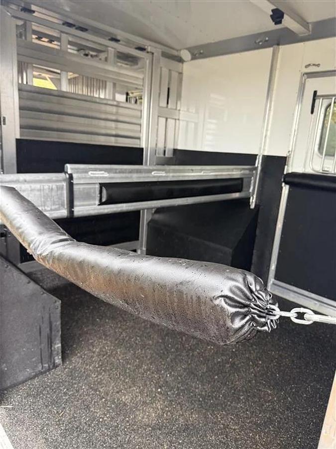 Used 2024 4 Star HTXG6H358086 9 Horse Trailer