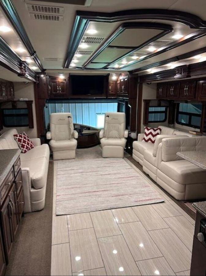 Used 2017 American Coach American Dream 45T