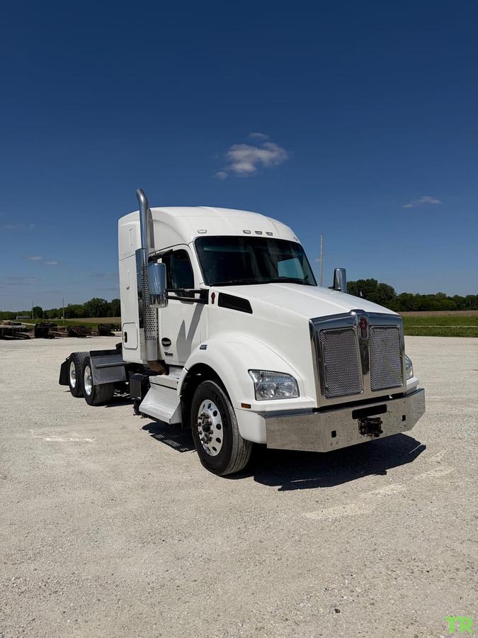 Used 2021 Kenworth T880