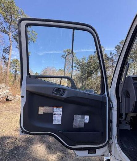 Used 2010 Mitsubishi Fuso FK260