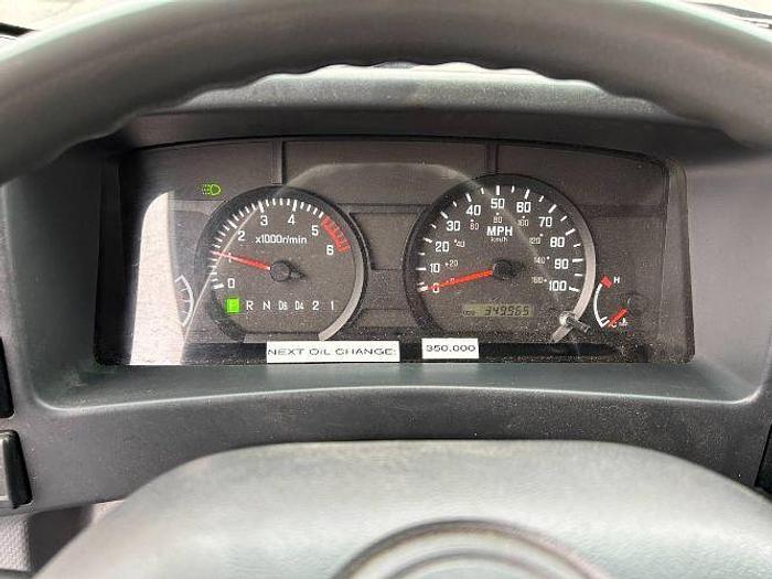 Used 2014 ISUZU NPR Gas Box Van