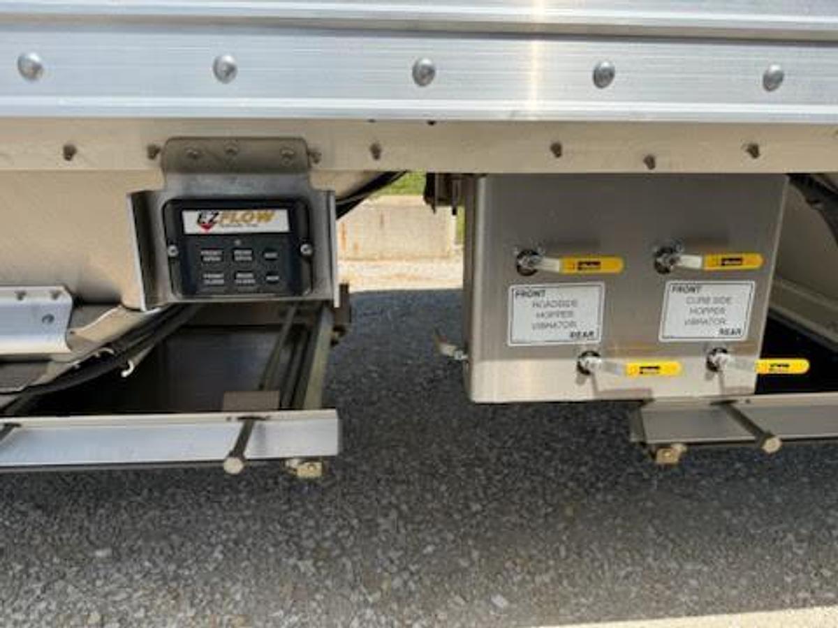 Used 2025 Timpte Commodity Hopper Trailer