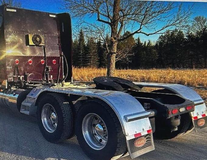 Used 2022 Peterbilt 389