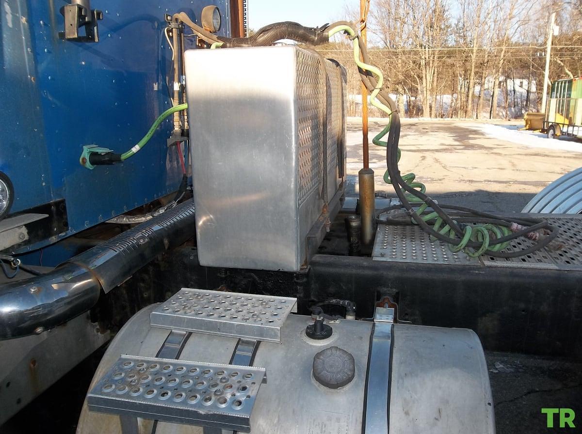 Used International 9900i Tandem Axle Day Cab Semi Tractor
