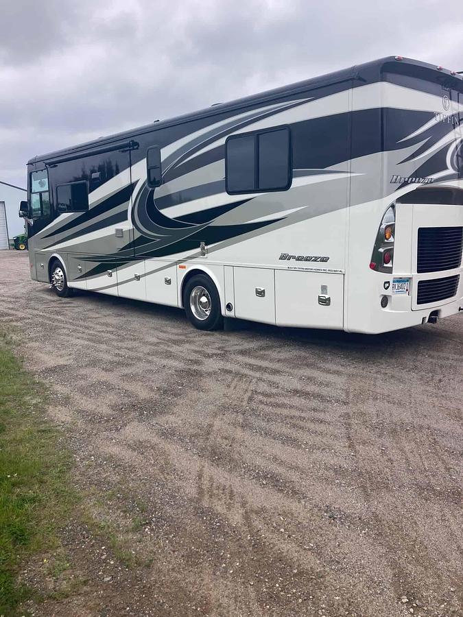 Used 2017 Tiffin Motorhomes Allegro Breeze 32BR Class A Motorhome