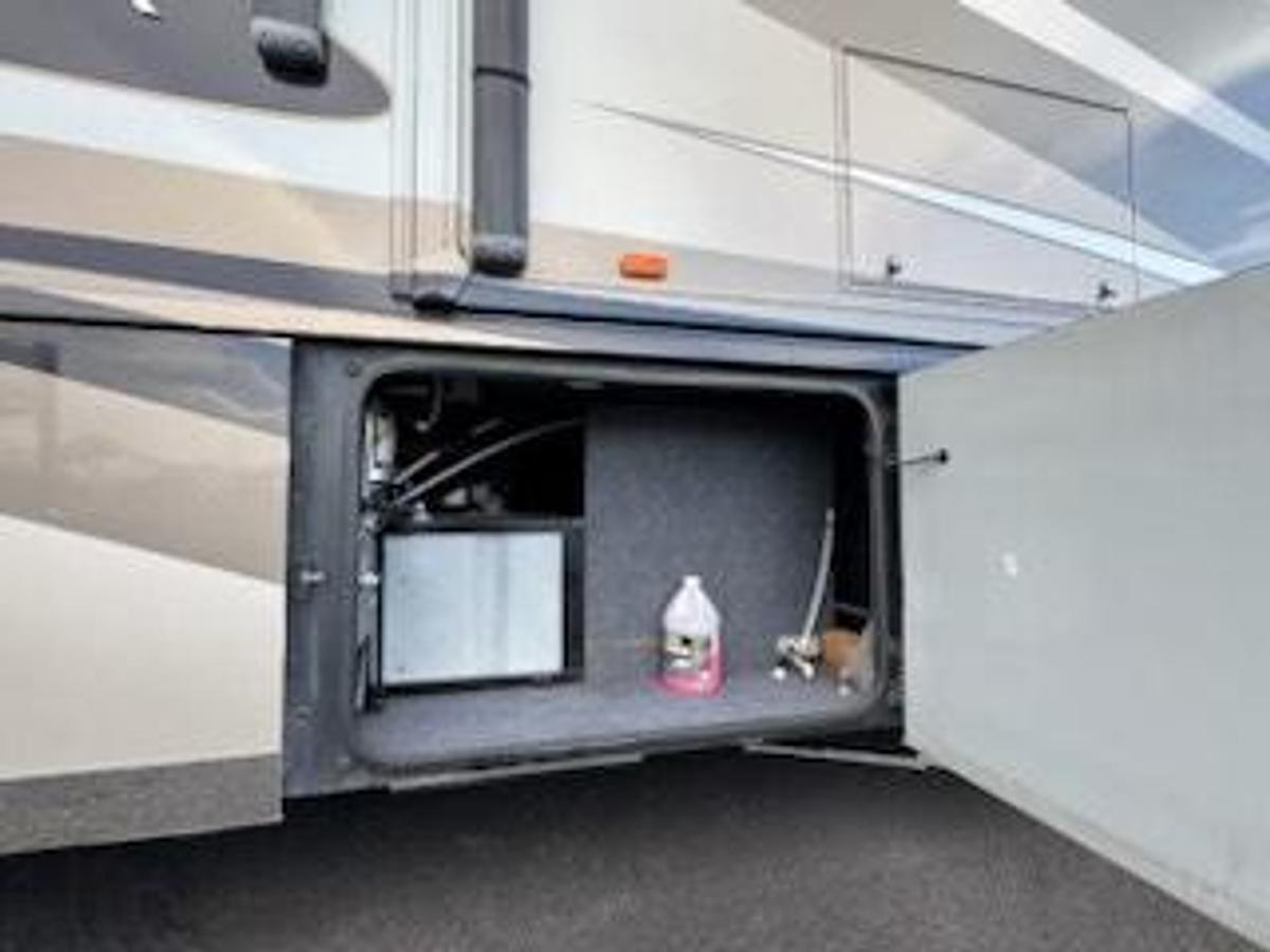 Used 2014 Winnebago Tour 42QD Class A Motorhome