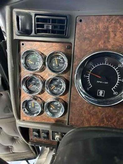 Used 2005 KENWORTH W900L