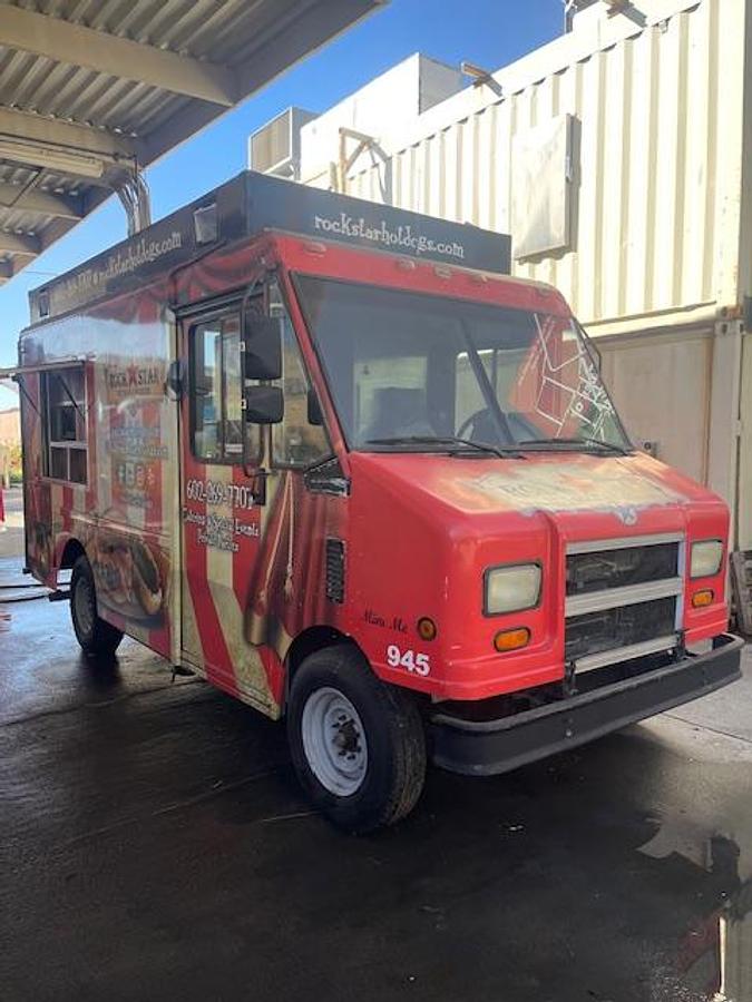 Used 2002 Ford 3CH Food Truck/ Commercial Van