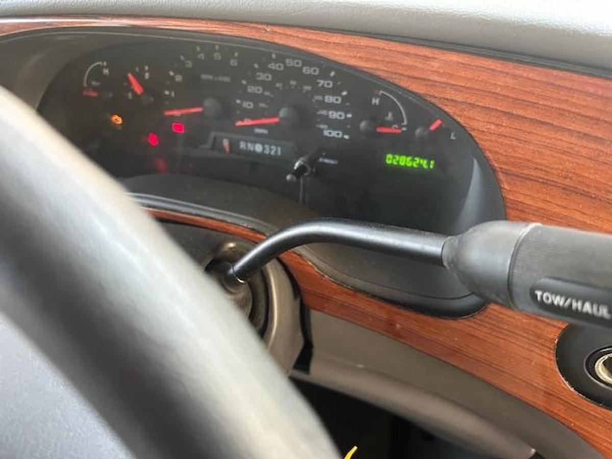 Used 2005 Four Winds Chateau