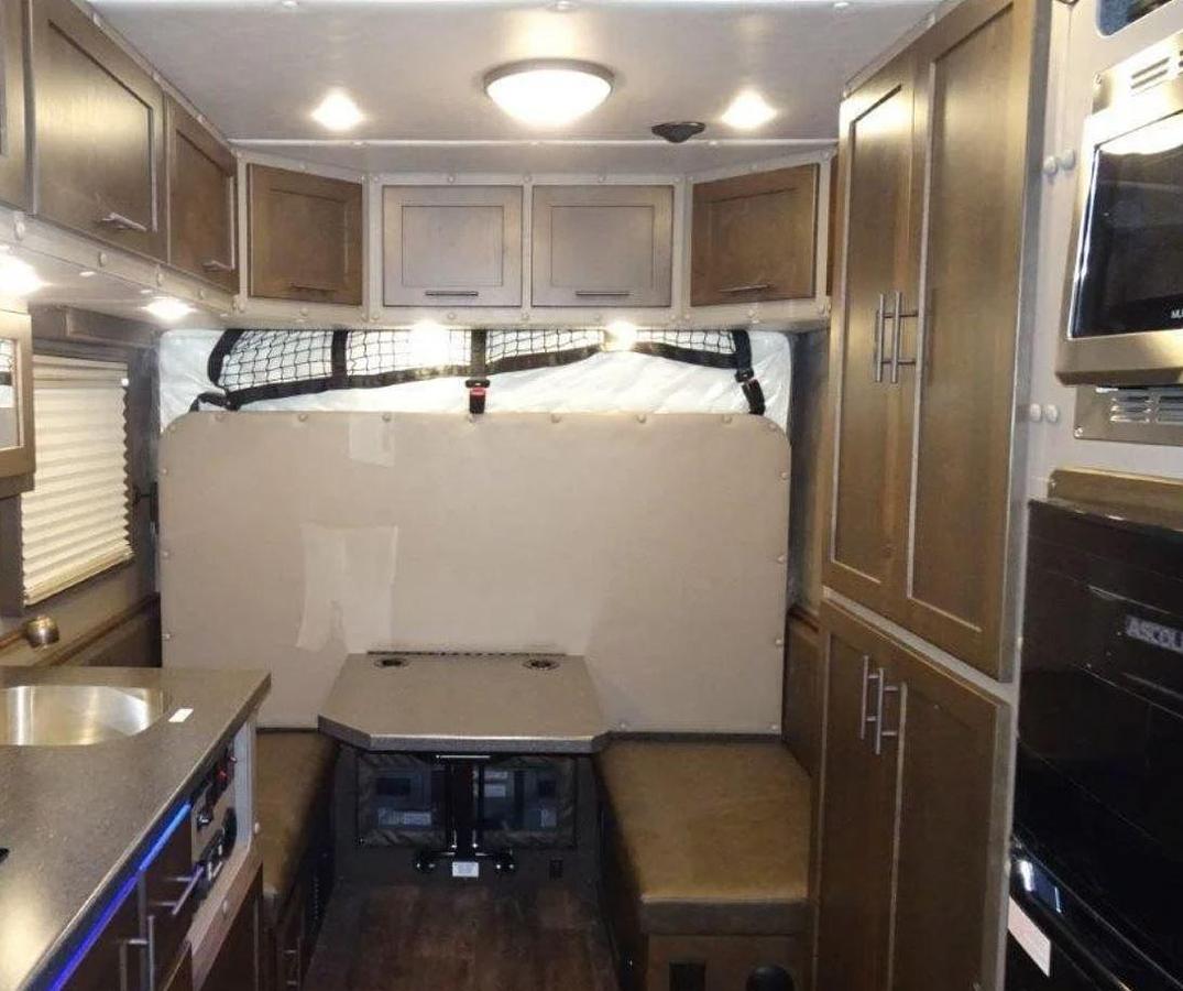 Used 2021 Volvo VNL64T300