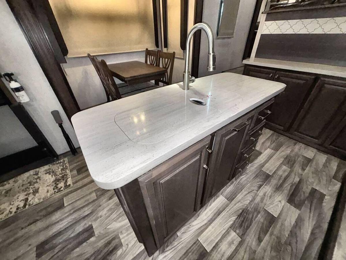 Used 2021 Keystone Alpine 3850RD