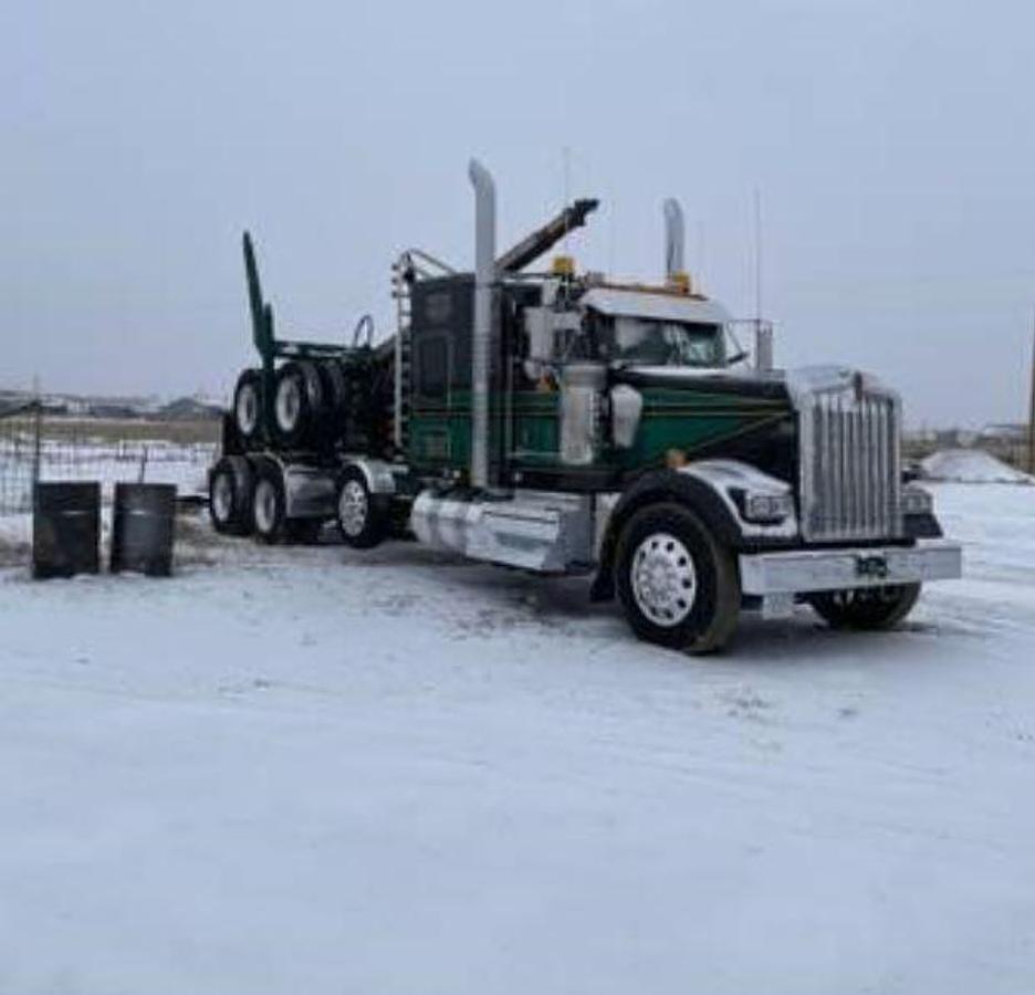 Used 2024 Kenworth W900L