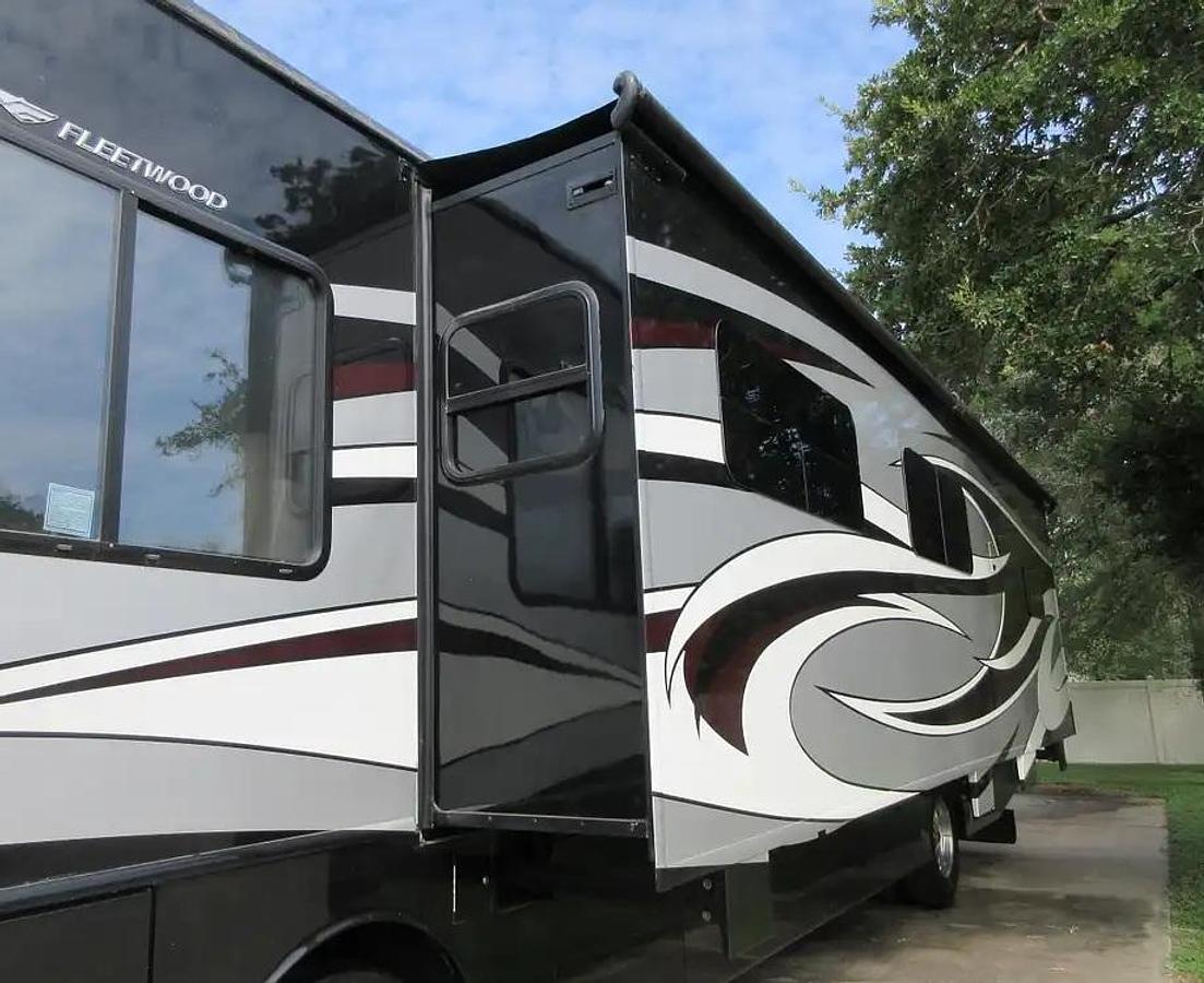 Used 2017 Fleetwood Pace Arrow LXE 38K Class A Motorhome