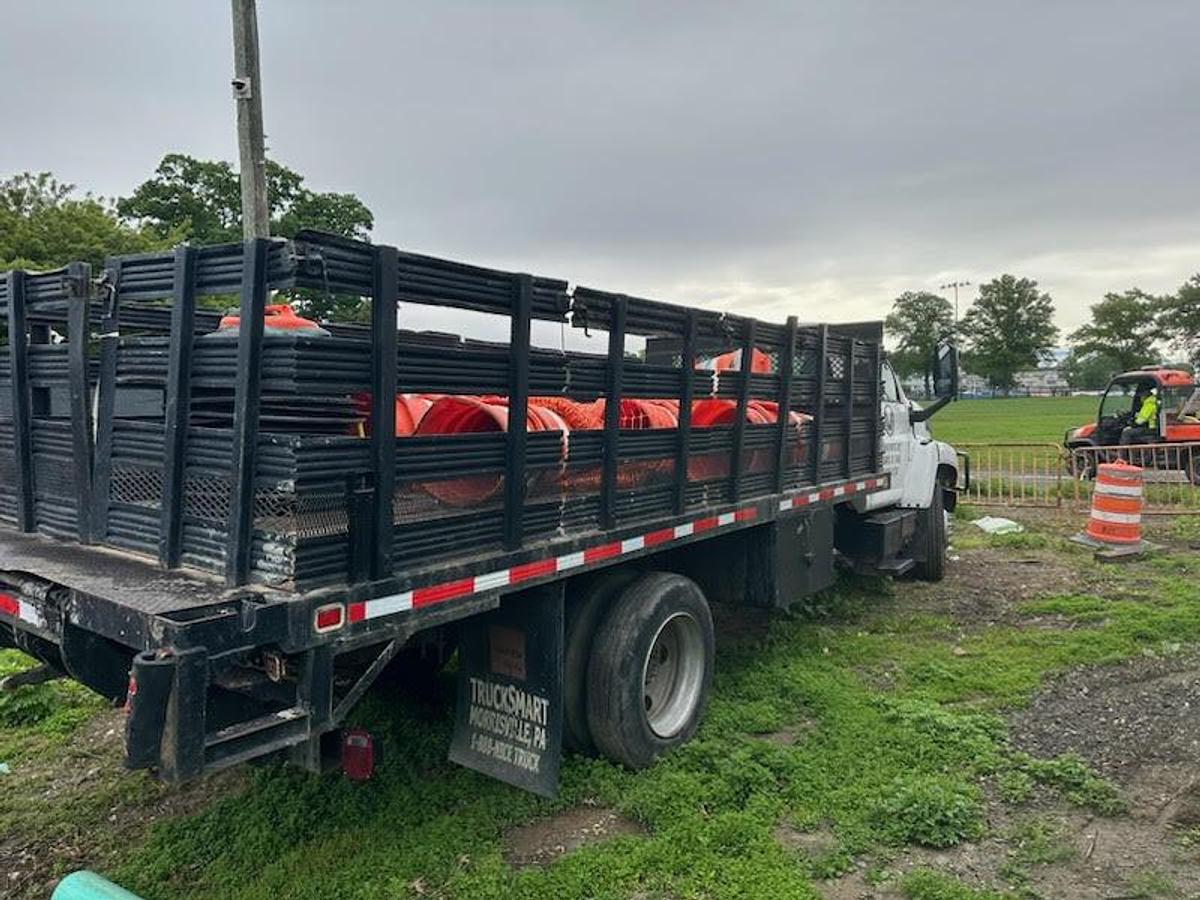 Used 2005 Chevrolet C6500 Stake Truck