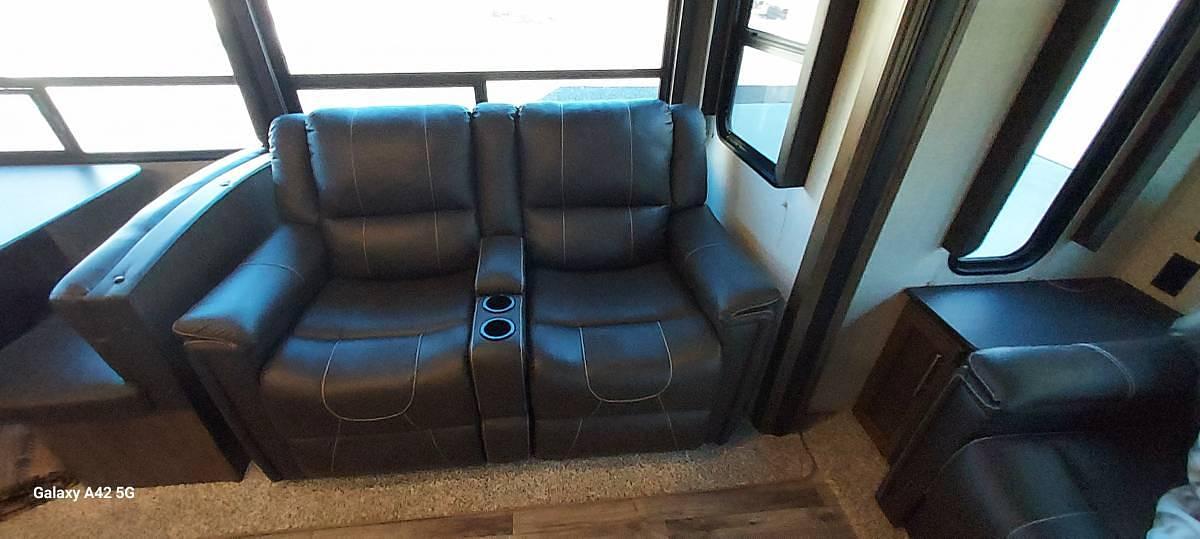 Used 2018 Keystone Cougar 30RLS Fifth Wheel