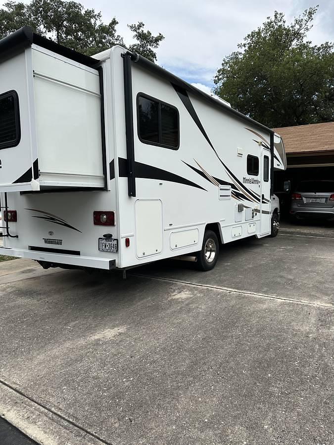 Used 2017 WINNEBAGO Minnie Winnie
