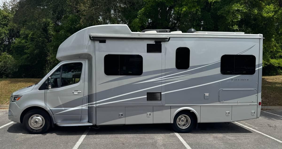 Used 2023 Tiffin Wayfarer 25tW