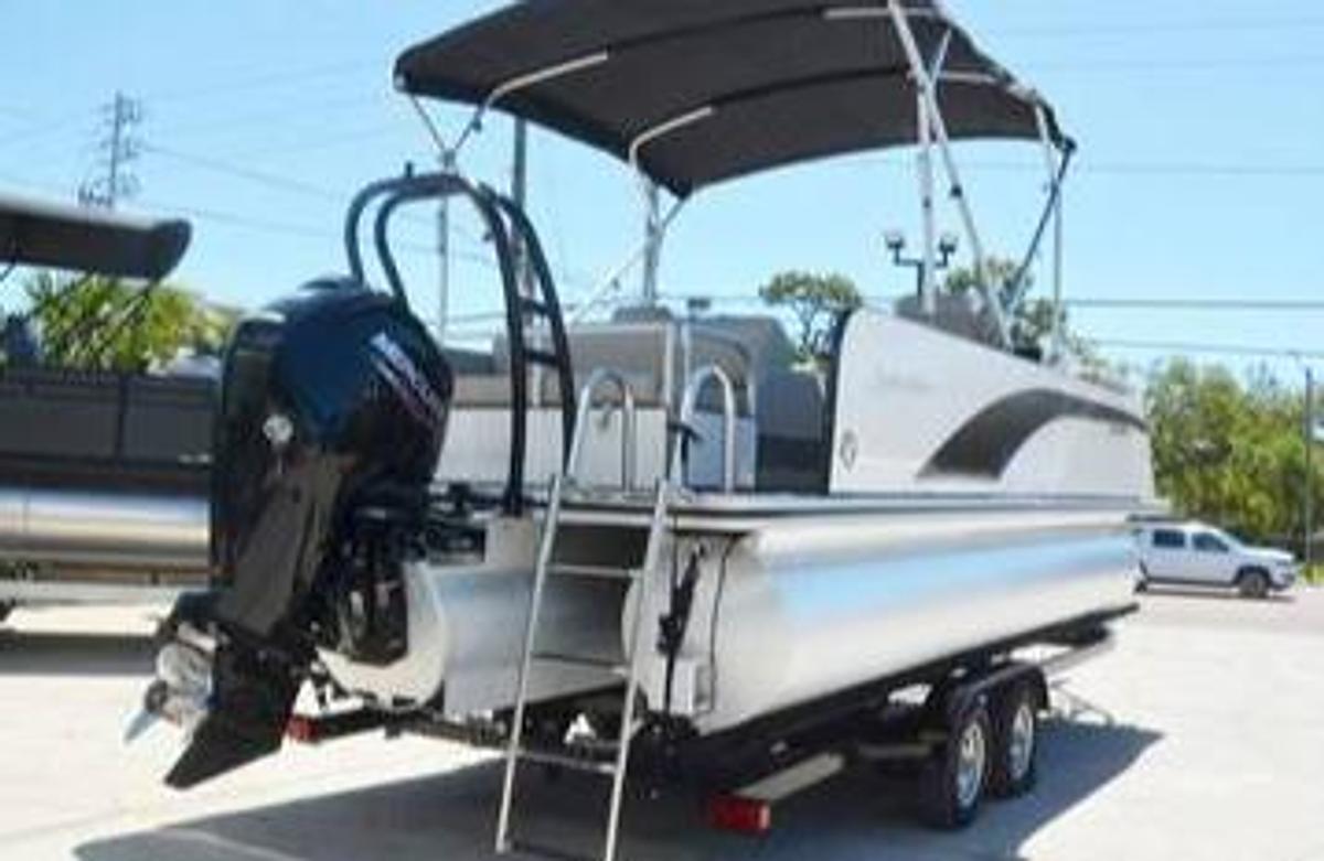 Used 2022 Tritoon Silver Wave 2210 JS