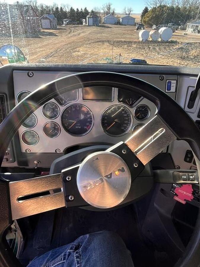 Used 2015 Mack Pinnacle CXU613