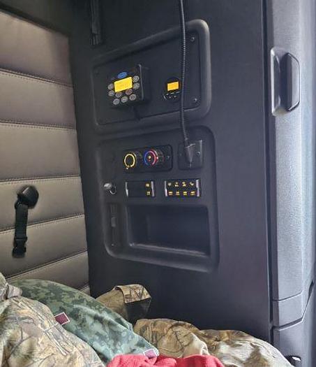 Used 2020 Freightliner CASCADIA 126