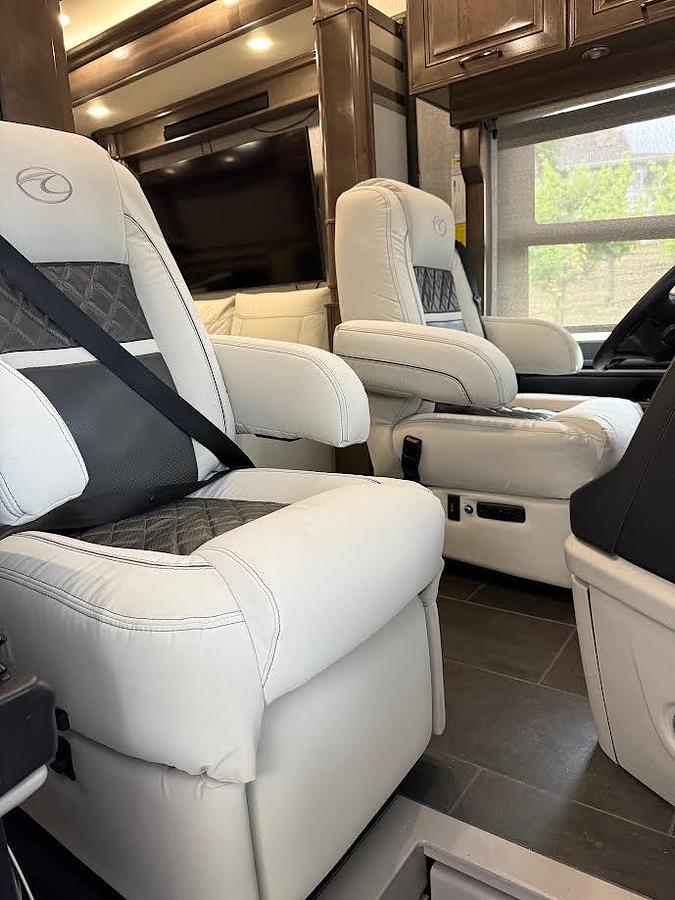 Used 2022 American Coach American Dream 39RK