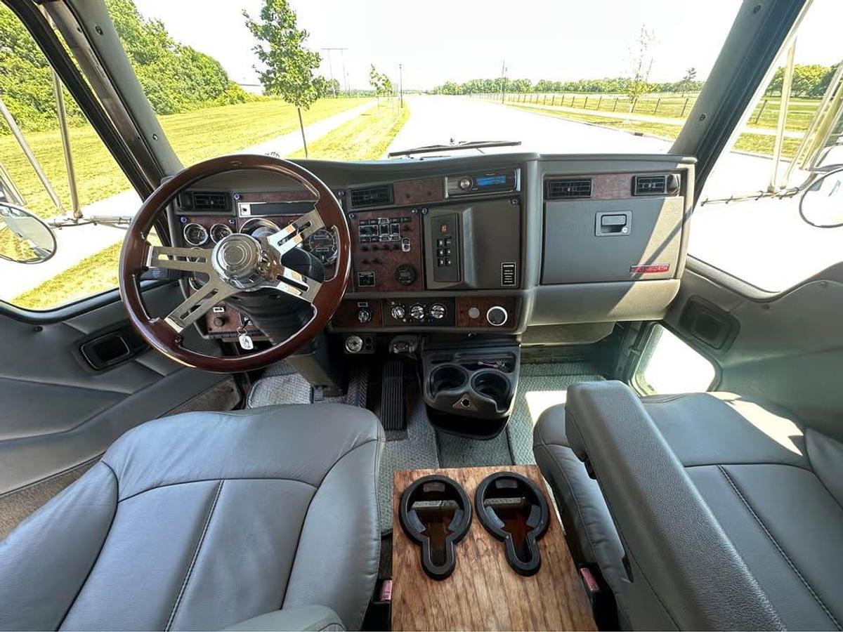 Used 2004 Kenworth T300 Crew Cab