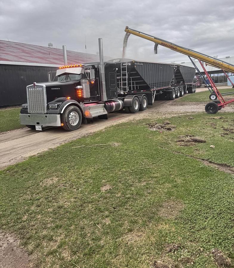 Used 2025 Kenworth W900 Sleeper Semi Truck 565 HP Cummins