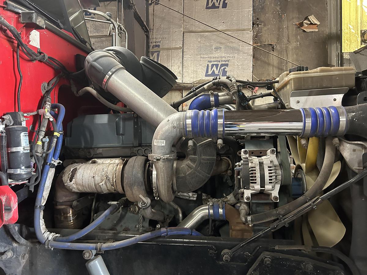 Used 2016 Peterbilt 386 Conventional Sleeper Semi