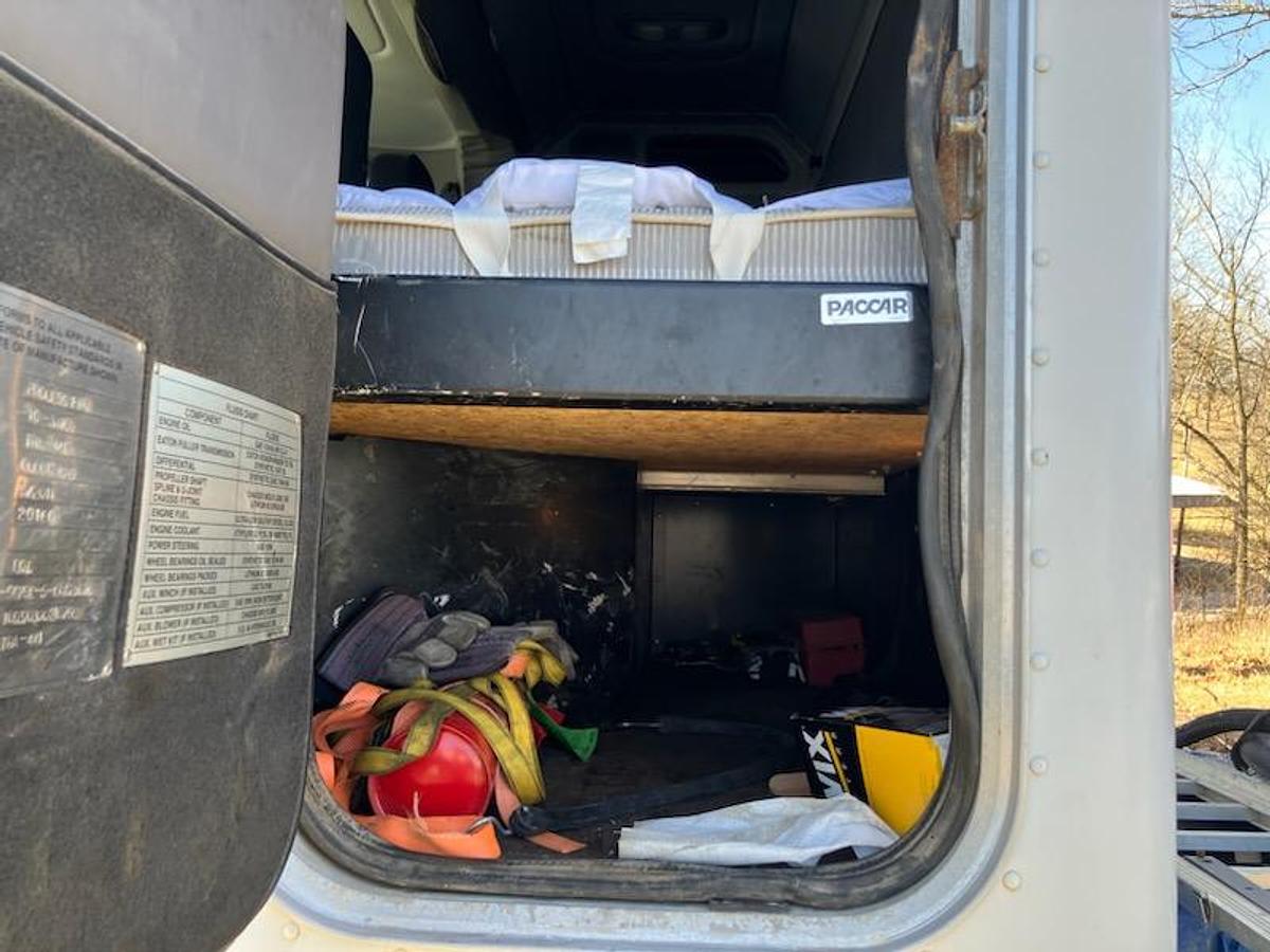 Used 2012 Peterbilt 365 Conventional Sleeper Semi