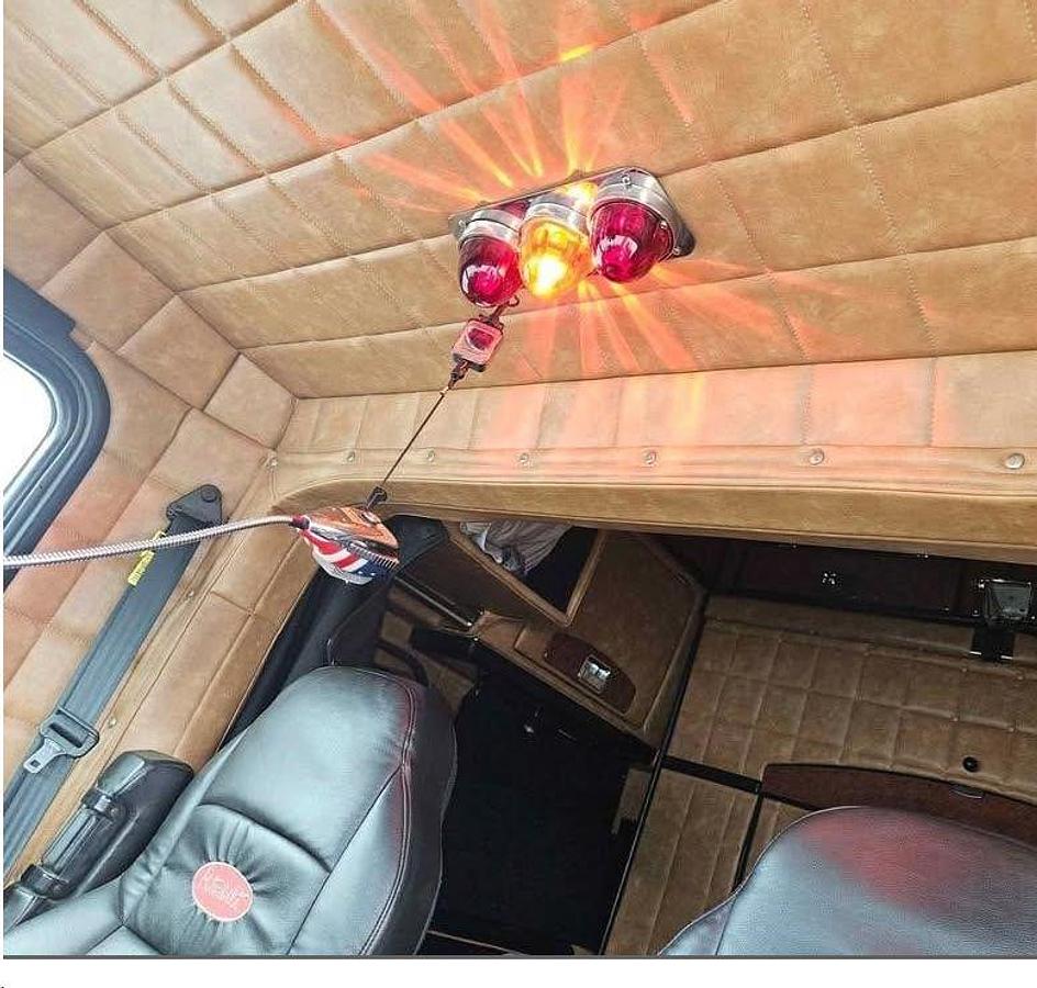 Used 2013 Peterbilt 389 Sleeper Semi Truck