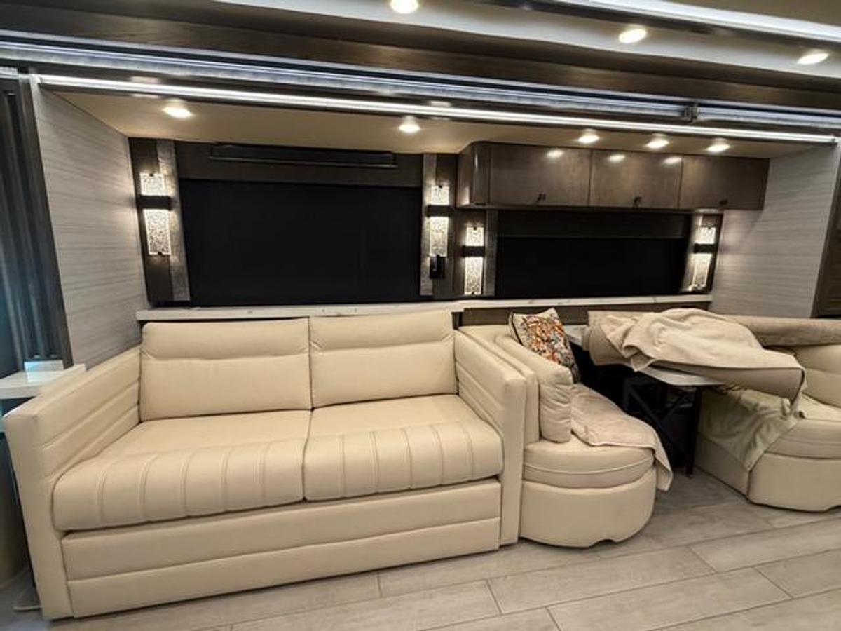Used 2022 Tiffin Zephyr 45PZ