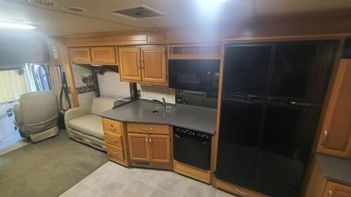 Used 2006 Fleetwood Discovery 39L