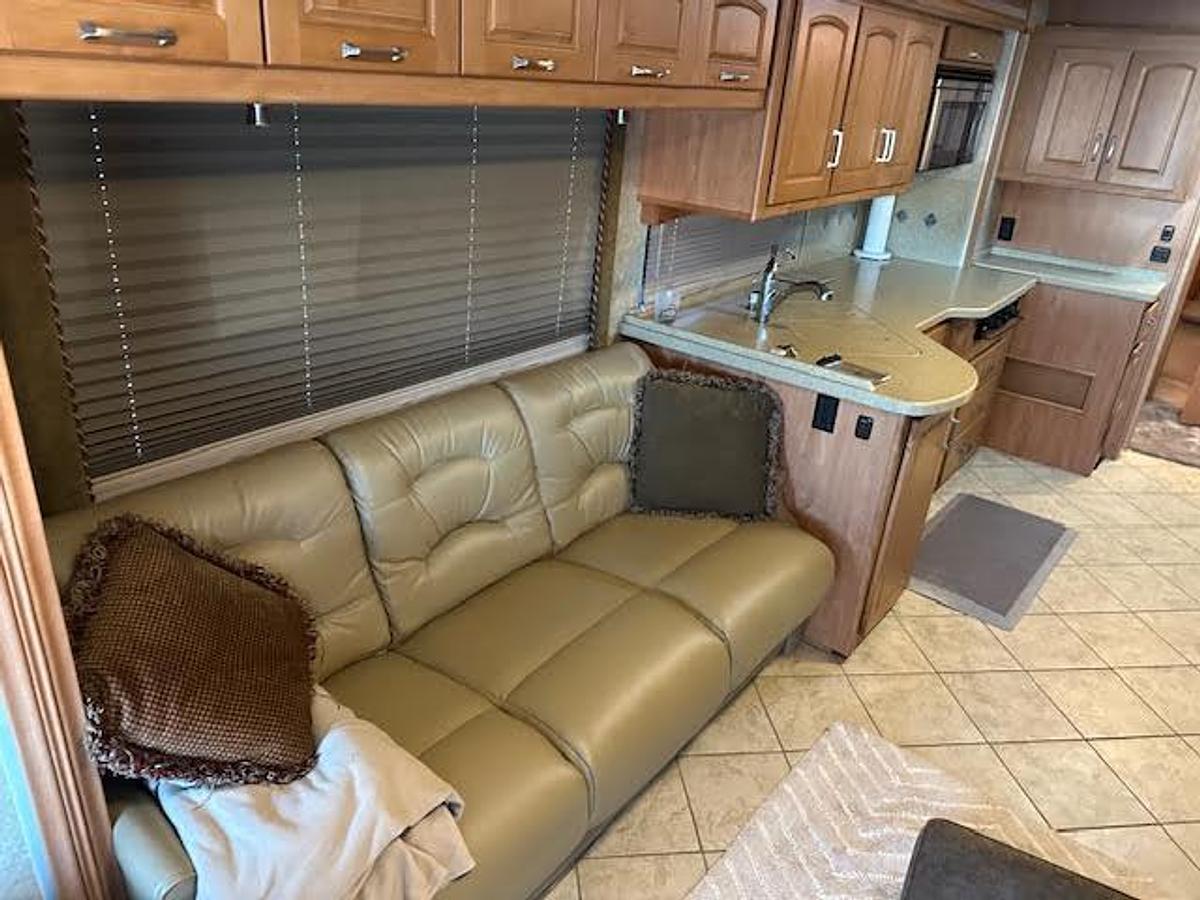 Used 2008 Winnebago Tour 40KD Class A Motorhome