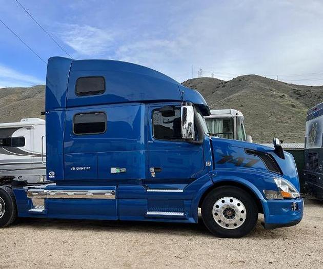 Used 2016 Volvo VNL42T780