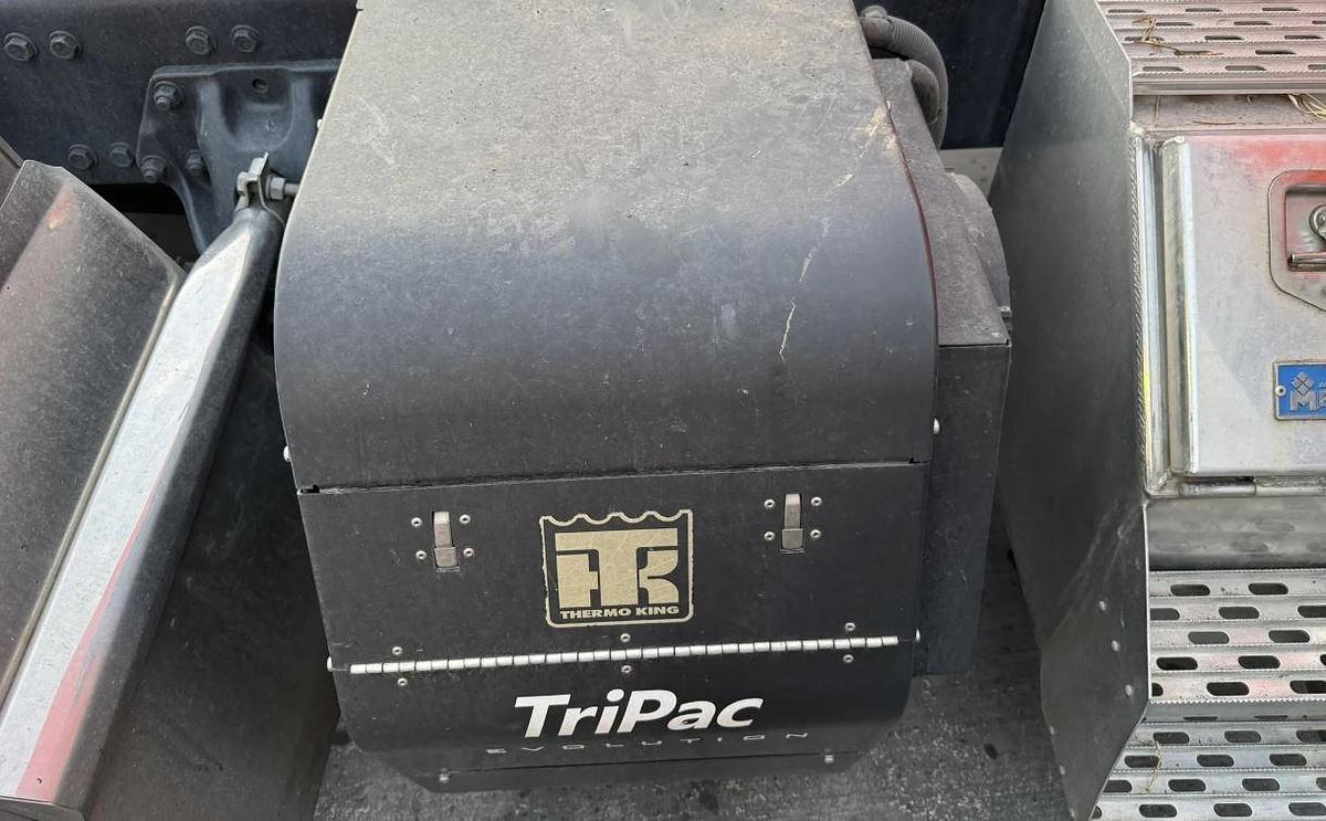 Used 2023 Kenworth W900L Sleeper Semi Truck