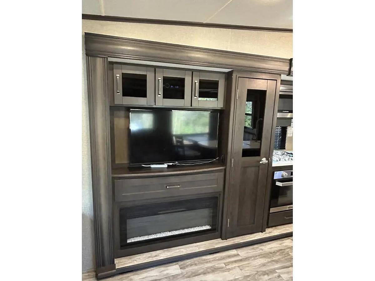 Used 2021 Grand Design Solitude 303RLS