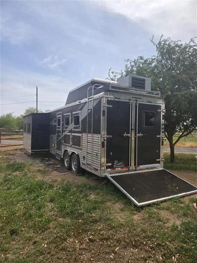 Used 2016 Bison Premier Coach 3 Horse