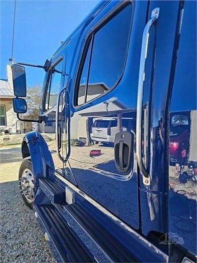 Used 2015 Freightliner BUSINESS CLASS M2 106